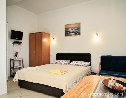 Apartmani Busola, Studio-donji, privatni smeštaj u mestu Tivat, Crna Gora - 1 (2)